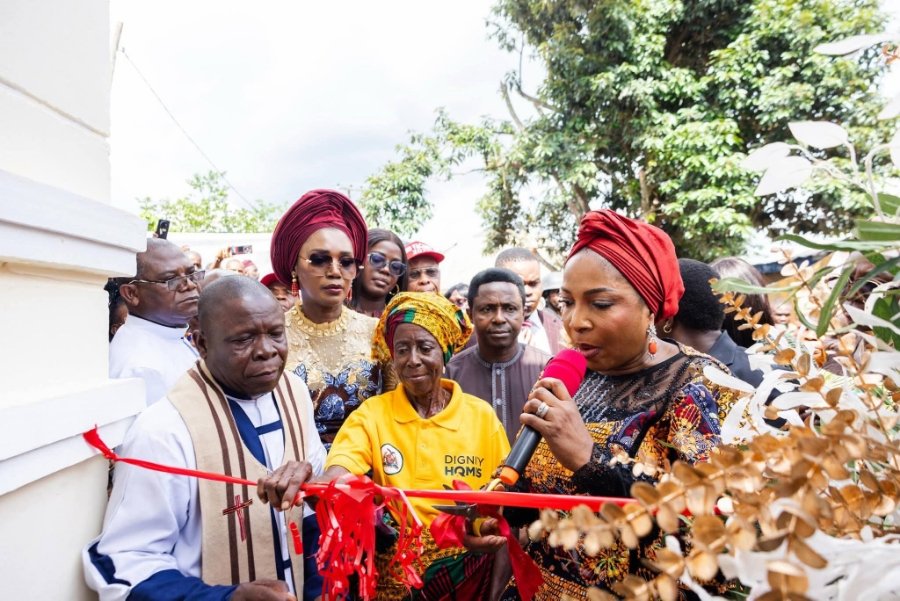 Widows’ Housing, Dignity Homes: Ambassador Offor Hails Mrs Otti, Urges Support For Continuity In Abia 3 193811